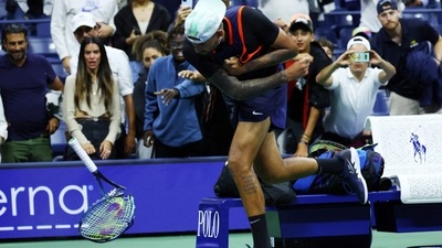US Open - Australia's Nick Kyrgios smashes his racket after his quarter final match against Russia's Karen Khachanov (REUTERS)