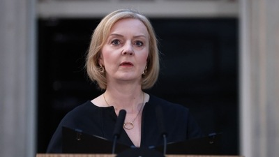 Queen Elizabeth II Passes Away: Liz Truss, UK prime minister, makes a statement following the death of Queen Elizabeth II. (Bloomberg) Queen Elizabeth II Passes Away: Liz Truss, UK prime minister, makes a statement following the death of Queen Elizabeth II. (Bloomberg)