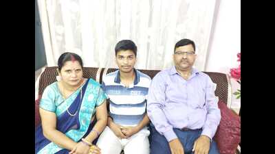 Anoop with his parents (Sourced)
