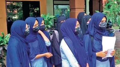 Hearing the Karnataka hijab ban cases, the bench of justices Hemant Gupta and Sudhanshu Dhulia also disagreed with the submissions of one of the petitioners that right to dress is a fundamental right since it involves freedom of expression. (ANI) Hearing the Karnataka hijab ban cases, the bench of justices Hemant Gupta and Sudhanshu Dhulia also disagreed with the submissions of one of the petitioners that right to dress is a fundamental right since it involves freedom of expression. (ANI)