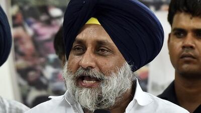 Shiromani Akali Dal (SAD) president Sukhbir Singh Badal on Thursday asked Punjab chief minister Bhagwant Mann to dump the AAP government’s Delhi model based on fake publicity (HT File Photo)