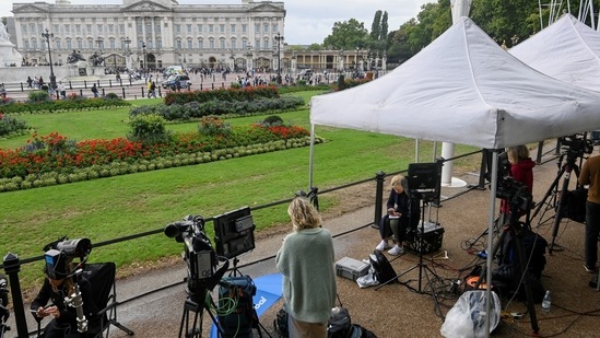 in-photos-buckingham-palace-balmoral-castle-after-queen-s-health