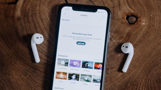 Earbuds are convenient to use and provide wireless experience. (Pexels)
