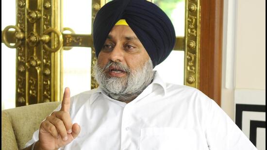 Arvind Kejriwal is ready to sell out interests of Punjab, while CM Bhagwant Mann is trying to save his chair, says SAD president Sukhbir Singh Badal. (HT File Photo)