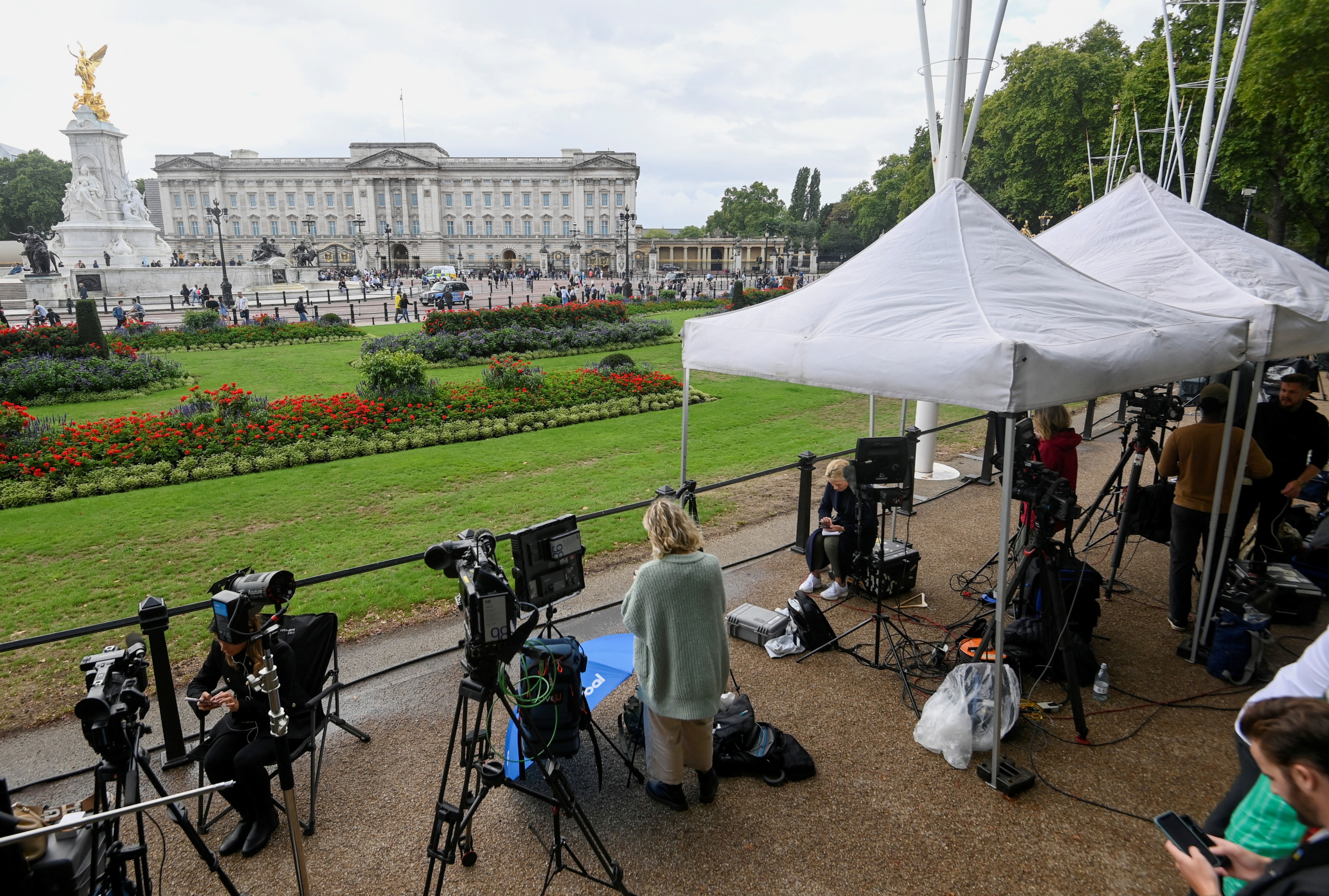 Media members gather near Buckingham Palace. (Reuters)