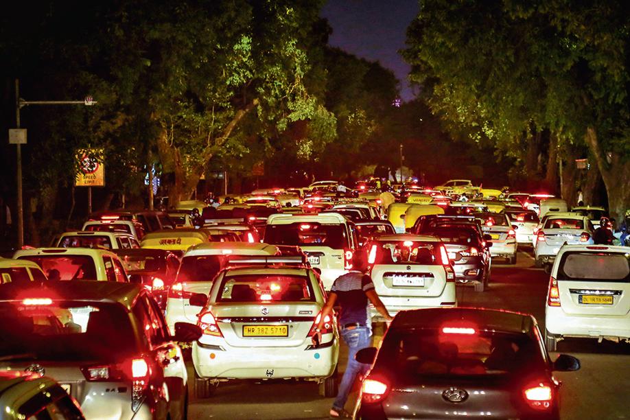 Traffic congestion on Ferozshah Road due to diversions for the inauguration ceremony of revamped Central Vista Lawns, in New Delhi, India, on Thursday, September 8, 2022. (Photo by Sanchit Khanna/Hindustan Times) Traffic congestion on Ferozshah Road due to diversions for the inauguration ceremony of revamped Central Vista Lawns, in New Delhi, India, on Thursday, September 8, 2022. (Photo by Sanchit Khanna/Hindustan Times)