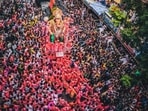 Mumbai saw a massive crowd gathered at the iconic Lalbaugcha Raja.(ANI)