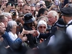 Britain's King Charles meets with members of the public outside Buckingham Palace, following the passing of Britain's Queen Elizabeth, in London, Britain, September 9, 2022. (REUTERS/Henry Nicholls)
