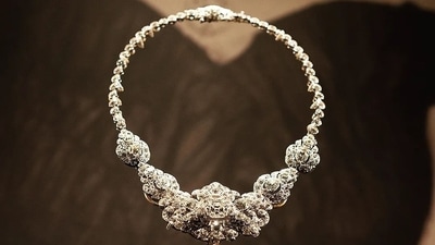 Queen Elizabeth II Passes Away: The queen was a fashion icon throughout her life. Queen Elizabeth II Passes Away: The queen was a fashion icon throughout her life.