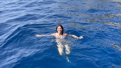 Away from the hustle and bustle of the city, Ananya Panday was all smiles as she took a dip in the deep blue sea. (Instagram/@ananyapanday)