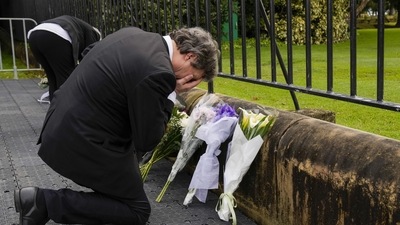 Thousands gathered outside Buckingham Palace, in central London, and there was a stunned silence when the flag was lowered to half-mast. The crowd surged to the gates as the notice announcing the death of the only monarch most Britons have ever known was attached to the black iron gates. (AP) Thousands gathered outside Buckingham Palace, in central London, and there was a stunned silence when the flag was lowered to half-mast. The crowd surged to the gates as the notice announcing the death of the only monarch most Britons have ever known was attached to the black iron gates. (AP)