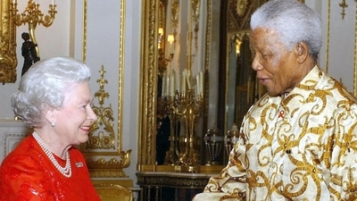 Queen Elizabeth II Passes Away: Britain's Queen Elizabeth II meets with former South African President Nelson Mandela. (AFP) Queen Elizabeth II Passes Away: Britain's Queen Elizabeth II meets with former South African President Nelson Mandela. (AFP)