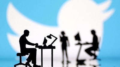 Twitter has introduced feature to share tweets directly to Snapchat and Instagram Stories. (REUTERS)