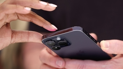 If you cannot make emergency calls using cellular carrier network, iPhone 14 models can connect you to emergency service by satellite communication. (AFP) If you cannot make emergency calls using cellular carrier network, iPhone 14 models can connect you to emergency service by satellite communication. (AFP)