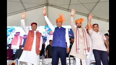 Chief minister Jai Ram Thakur, union minister Anurag Thakur and former CM Prem Kumar Dhumal during the public meeting at Sujanpur in Hamirpur district on Friday. (HT Photo) Chief minister Jai Ram Thakur, union minister Anurag Thakur and former CM Prem Kumar Dhumal during the public meeting at Sujanpur in Hamirpur district on Friday. (HT Photo)