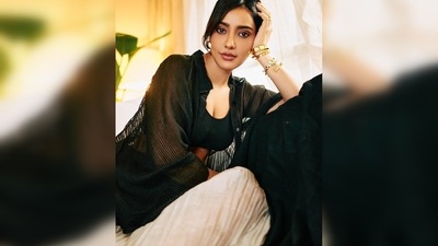 Neha Sharma's gold jewellery added the spark to her look. She did not compromise on her accessories which complemented her outfit pretty well. (Instagram/@nehasharmaofficial) Neha Sharma's gold jewellery added the spark to her look. She did not compromise on her accessories which complemented her outfit pretty well. (Instagram/@nehasharmaofficial)