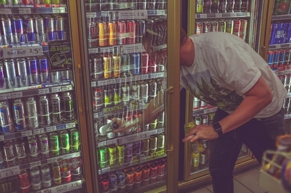 Energy drinks are popular in gaming communities, but using them too often, combined with sleep deprivation, can further raise the likelihood of sudden heart events. (Unsplash) Energy drinks are popular in gaming communities, but using them too often, combined with sleep deprivation, can further raise the likelihood of sudden heart events. (Unsplash)