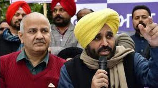 In the run-up to the Himachal Pradesh assembly polls, AAP leaders Bhagwant Mann and Manish Sisodia are likely to announce the party’s fifth pre-poll guarantee in chief minister Jai Ram Thakur’s home district Mandi on Friday (HT PHOTO )