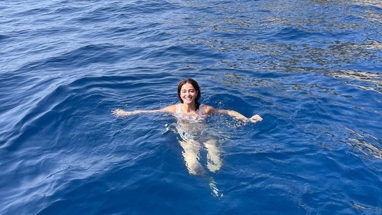 Away from the hustle and bustle of the city, Ananya Panday was all smiles as she took a dip in the deep blue sea.(Instagram/@ananyapanday)