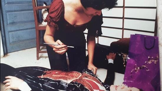 Anna Singh painting Pooja Bhatt’s body (above) for the cover of Movie magazine (right)