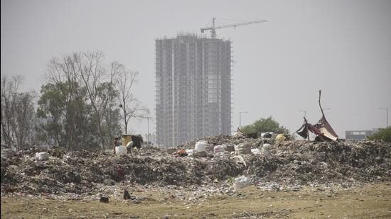 The tribunal observed that different committees constituted over the past four years have submitted several reports agreeing in essence to the confederation’s contention that the solid waste management at Indirapuram’s Shakti Khand landfill was “improper”, posing health hazards to nearby residents. (Sakib Ali/HT Photo)