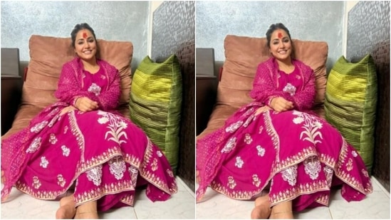 Hina wore her tresses into a clean bun as she posed for the pictures in her home after the Ganesh darshan.(Instagram/@realhinakhan)