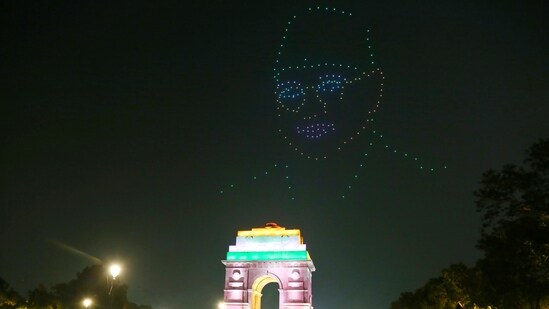 A view of a drone show at India Gate, part of the revamped Central Vista Avenue, in New Delhi.(Hindustan Times)