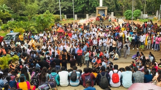 Students protest Ganesh temple on Bangalore varsity campus ...