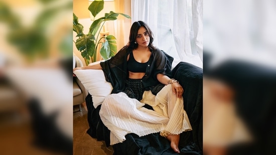 For her hairdo, Neha Sharma opted for the effortless low bun look with her long bangs framing her face.(Instagram/@nehadhupiaofficial)