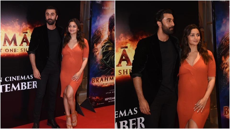 Alia and Ranbir posed for the cameras together.(HT Photos/Varinder Chawla) Alia and Ranbir posed for the cameras together.(HT Photos/Varinder Chawla)