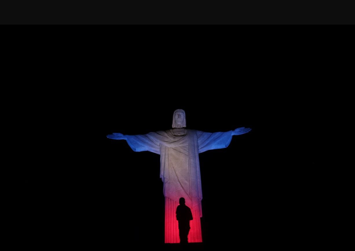 The Christ the Redeemer statue is illuminated with the Union Jack flag colors after Brazil's government decreed three days of mourning following the death of Queen Elizabeth II, in Rio de Janeiro, Brazil September 8, 2022. (REUTERS/Pilar Olivares)