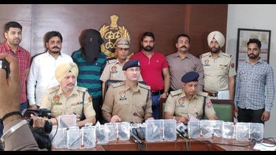 Mohali SSP Vivek Sheel Soni giving details about the arrest on Saturday. (HT Photo) Mohali SSP Vivek Sheel Soni giving details about the arrest on Saturday. (HT Photo)