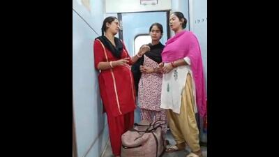 Illegal vendors selling their products on a train at Ludhiana railway station. The RPF has increased its patrolling on the tracks at the outer areas of the station. (HT PHOTO) Illegal vendors selling their products on a train at Ludhiana railway station. The RPF has increased its patrolling on the tracks at the outer areas of the station. (HT PHOTO)