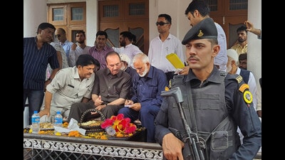 Former J&K chief minister Ghulam Nabi Azad during a public rally at Chatroo in Kishtwar district on Saturday. (PTI) Former J&K chief minister Ghulam Nabi Azad during a public rally at Chatroo in Kishtwar district on Saturday. (PTI)