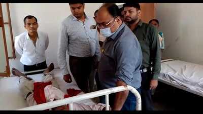 The devotee in hospital being treated by doctors in Kaushambi. (HT photo) The devotee in hospital being treated by doctors in Kaushambi. (HT photo)