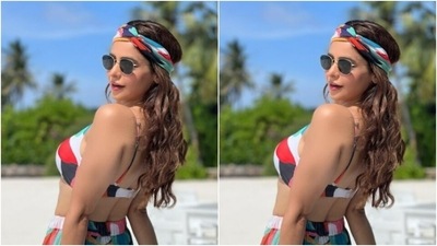 In beach wavy curls, tinted shades and minimal makeup in contoured cheeks and a shade of pastel pink lipstick, Aamna looked stunning. (Instagram/@aamnasharifofficial)