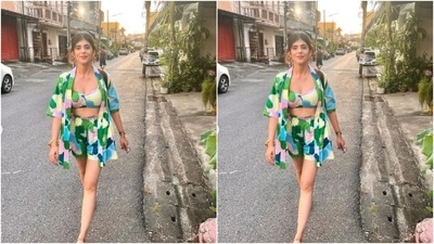 In tinted shades and comfy slippers, Sanjana gave us a glimpse of how her vacay is going till now, and it is all about fun. (Instagram/@sanjanasanghi96)