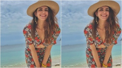 She added a statement hat to her look and gave it more beach vibes. (Instagram/@sanjanasanghi96)