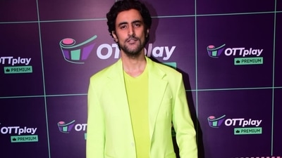 Kunal Kapoor, in his neon green suit, stole the show at OTTplay Awards 2022 red carpet, held in Mumbai on Saturday night. Pic: Varinder Chawla Kunal Kapoor, in his neon green suit, stole the show at OTTplay Awards 2022 red carpet, held in Mumbai on Saturday night. Pic: Varinder Chawla