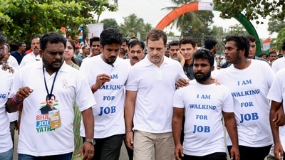 Bharat Jodo Yatra: Rahul Gandhi tweeted a photo of himself along with several men. ((Twitter) ) Bharat Jodo Yatra: Rahul Gandhi tweeted a photo of himself along with several men. ((Twitter) )