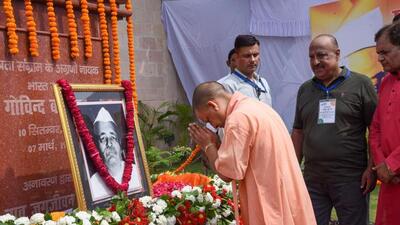 Uttar Pradesh chief minister Yogi Adityanath offers homage to Pandit Govind Ballabh Pant in Lucknow on Saturday. (PTI PHOTO) Uttar Pradesh chief minister Yogi Adityanath offers homage to Pandit Govind Ballabh Pant in Lucknow on Saturday. (PTI PHOTO)