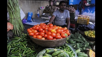 The wholesale price of a crate of tomatoes, which weighs 20-25 kg, has gone up to  ₹1,000 in Chandigarh. (HT Photo)