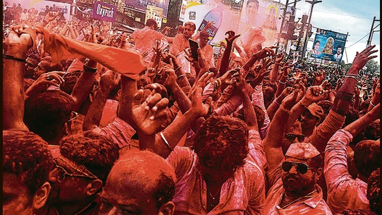 People smear colour as they dance during the procession at Alka chowk on Friday. (Shankar Narayan/HT PHOTO)