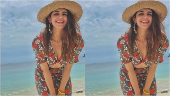 She added a statement hat to her look and gave it more beach vibes.(Instagram/@sanjanasanghi96)