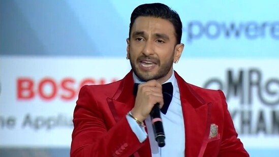 Ranveer Singh cried on stage at an event.&nbsp;
