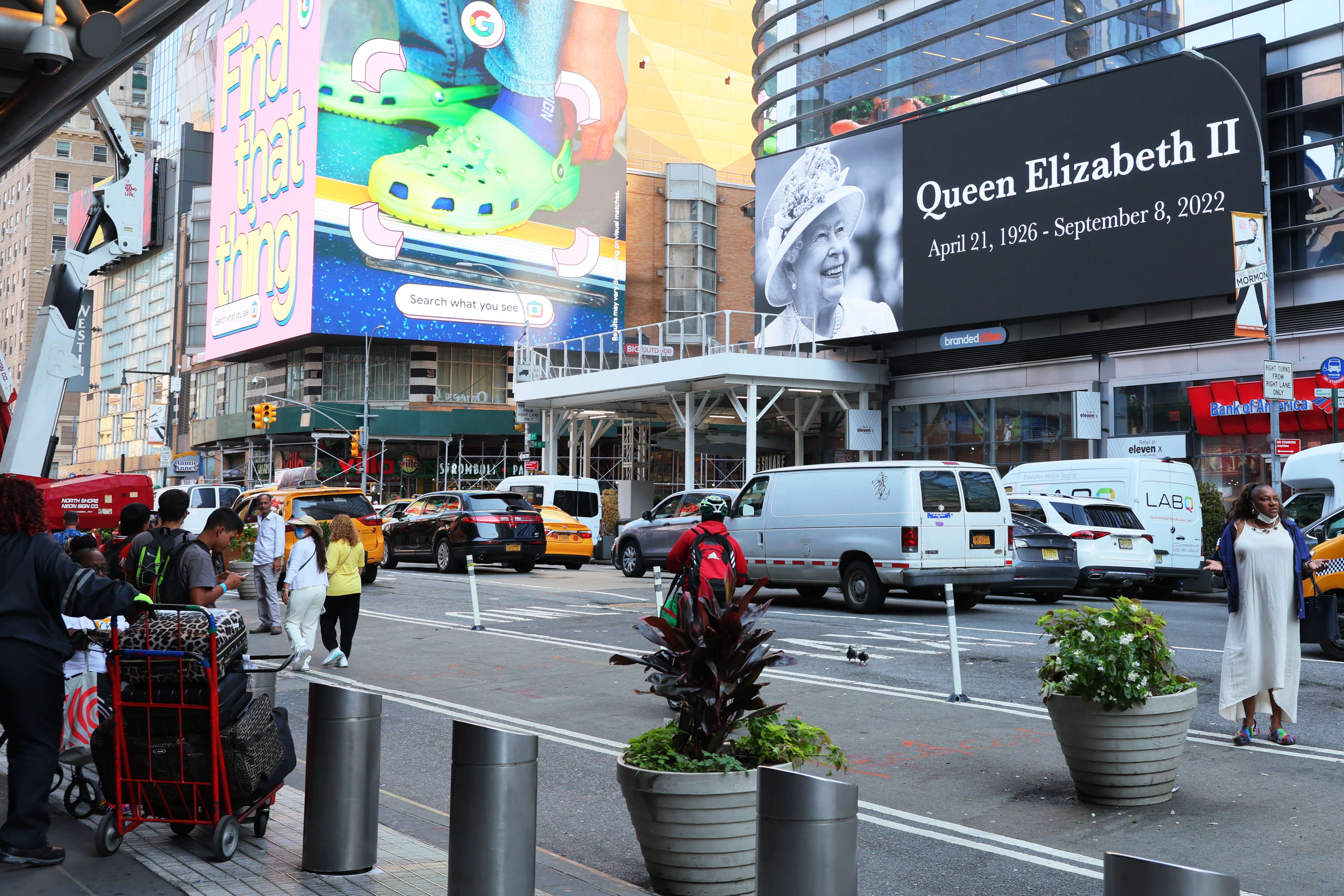 A tribute billboard for Queen Elizabeth II is seen on Eighth Avenue on September 09, 2022, in New York, (Michael M Santiago/Getty Images/AFP)