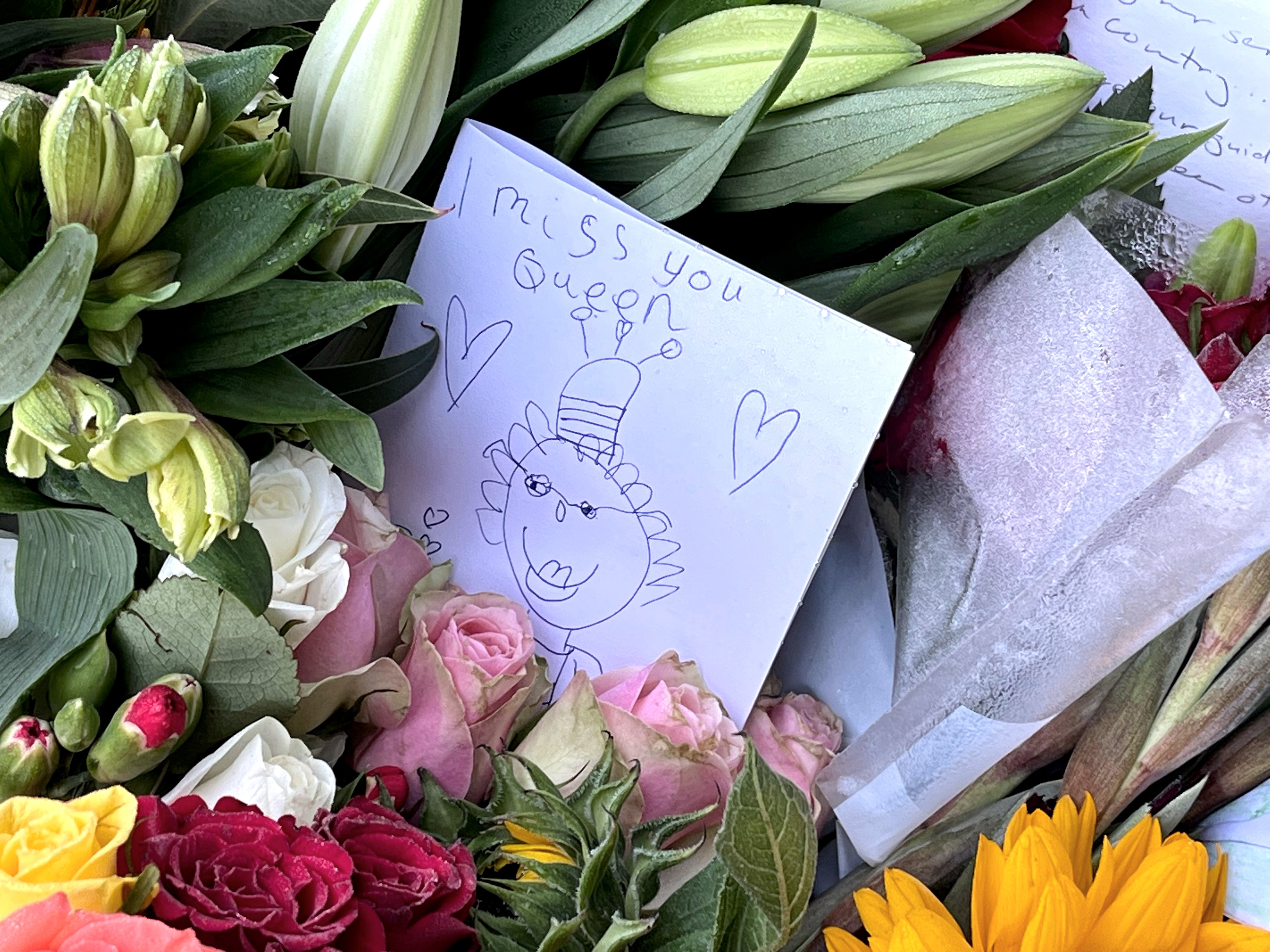 Floral tributes in memory of Queen Elizabeth II at Balmoral.(Twitter/@RoyalFamily)