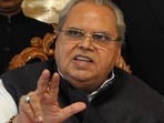 Satya Pal Malik on Saturday claimed he was given indications that he would be made the vice president if he stops speaking against the Centre.(HT_PRINT) Satya Pal Malik on Saturday claimed he was given indications that he would be made the vice president if he stops speaking against the Centre.(HT_PRINT)
