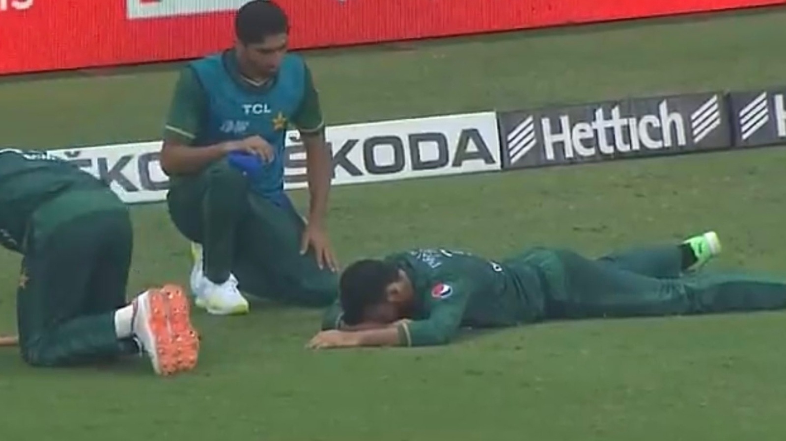 Watch: Shadab Khan lays down in pain after freak collision with Asif Ali | Cricket - Hindustan Times