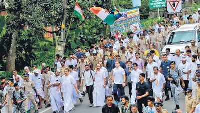 Thousands of people assembled at Tamil Nadu-Kerala border town Parasala, 45 kms south of the Kerala capital, to receive Bharat Jodo Yatra of Rahul Gandhi. (Vivek R Nair/HT Photo) Thousands of people assembled at Tamil Nadu-Kerala border town Parasala, 45 kms south of the Kerala capital, to receive Bharat Jodo Yatra of Rahul Gandhi. (Vivek R Nair/HT Photo)